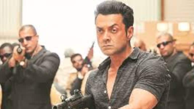 बॉबी देओल के एक्शन सीन में स्टंटमैन ने उड़ान भरकर मारी फ्लिप, फैंस बोले- असली हीरो तो ये हैं...