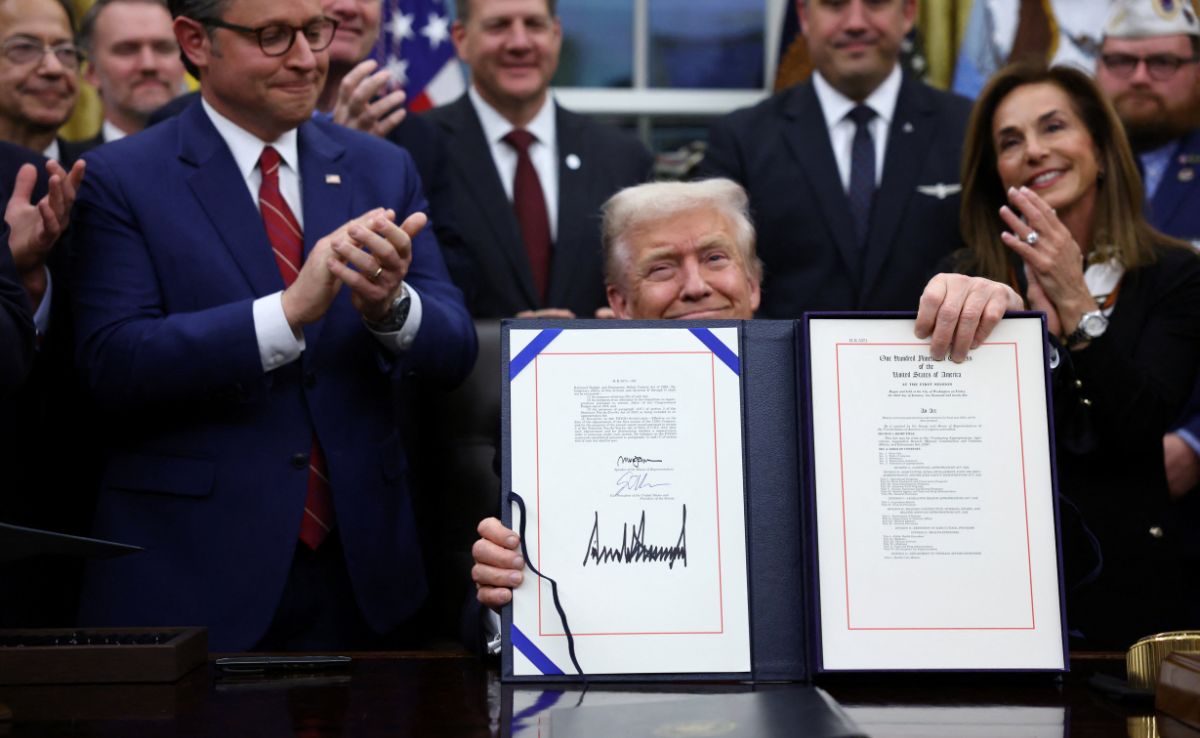 Donald Trump Signs Bill To End Longest US Government Shutdown In History