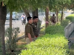 नोएडा के नाले में मिली सिर और हाथ कटी महिला की लाश, पुलिस ने जताया इस बात का शक