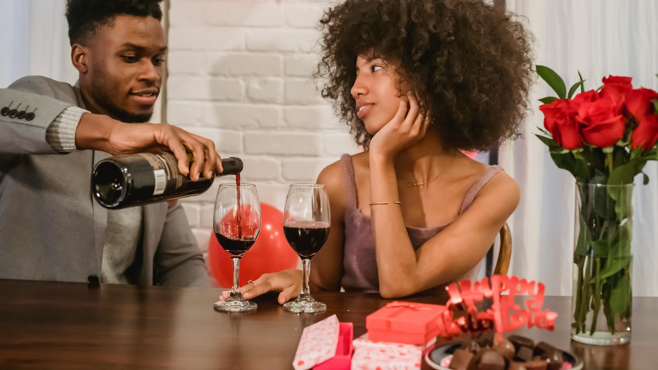 Make him feel special on first date with these unique gift ideas