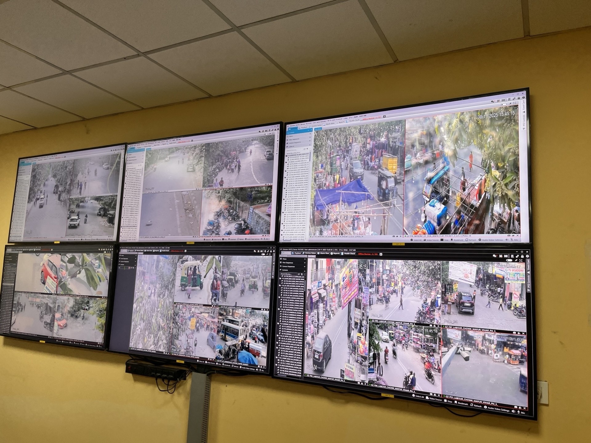 गाजीपुर पुलिस स्टेशन के अंदर सीसीटीवी कंट्रोल रूम.