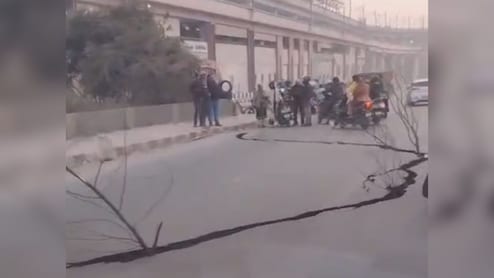 Video: Meandering Crack Along Delhi's Outer Ring Road Stalls Traffic