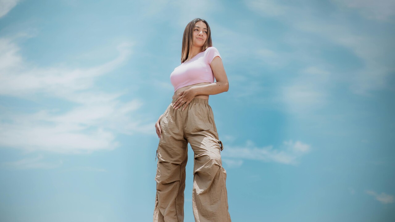 Loose Fit Trousers Styling Guide: Easy Looks for Brunch, Shopping and Everyday Wear.