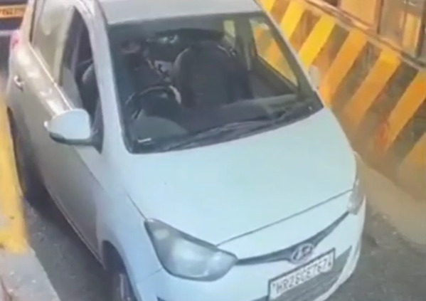 दिल्ली ब्लास्ट केस: उमर की i20 कार का नया CCTV फुटेज सामने आया, टोल से दिल्ली में दाखिल होता दिखा