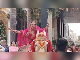 घोड़ी पर बैठकर दूल्हे को निमंत्रण देने पहुंची दुल्हन, देखते ही रह गए लोग, जोड़े ने बताई ये बात 