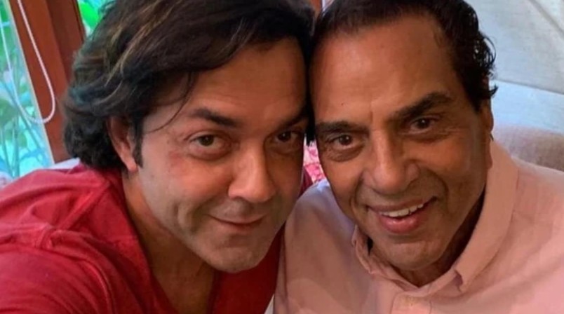 Dharmendra Prayer Meet Live Updates: Bobby Deol, Karan Deol Reach Taj Lands End Mumbai