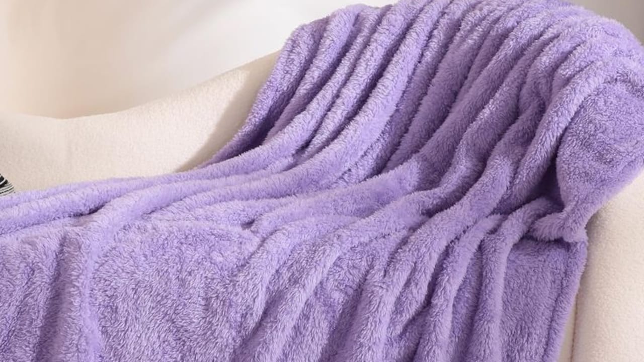 Discover soft, warm, and budget-friendly single bed winter blankets that are ideal for cosy nights