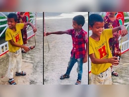 बड़े खतरनाक लोग हैं यार…खिलौने की तरह सांप से खेलते दिखे बच्चे, पूंछ पकड़कर बोतल में किया बंद