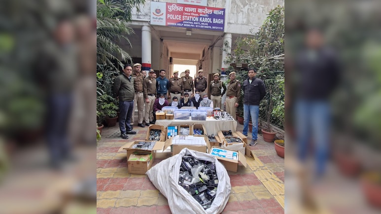 चीन के पार्ट्स, नकली IMEI नंबर... करोल बाग के कारखाने में ऐसे तैयार हो रहे थे अवैध मोबाइल फोन
