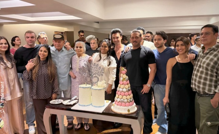 A Khan-Tastic Inside Pic Featuring Salman, Sohail, Arpita From Salim Khan's 61st Wedding Anniversary Party