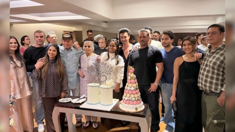 A Khan-Tastic Inside Pic Featuring Salman, Sohail, Arpita From Salim Khan's 61st Wedding Anniversary Party