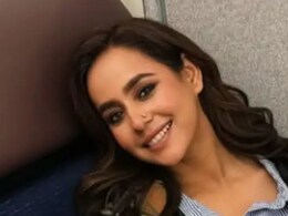 कौन हैं सुनंदा शर्मा? पंजाबी सिंगर ने जिसने एक्साइटेड फैन को स्टेज पर बुलाकर...