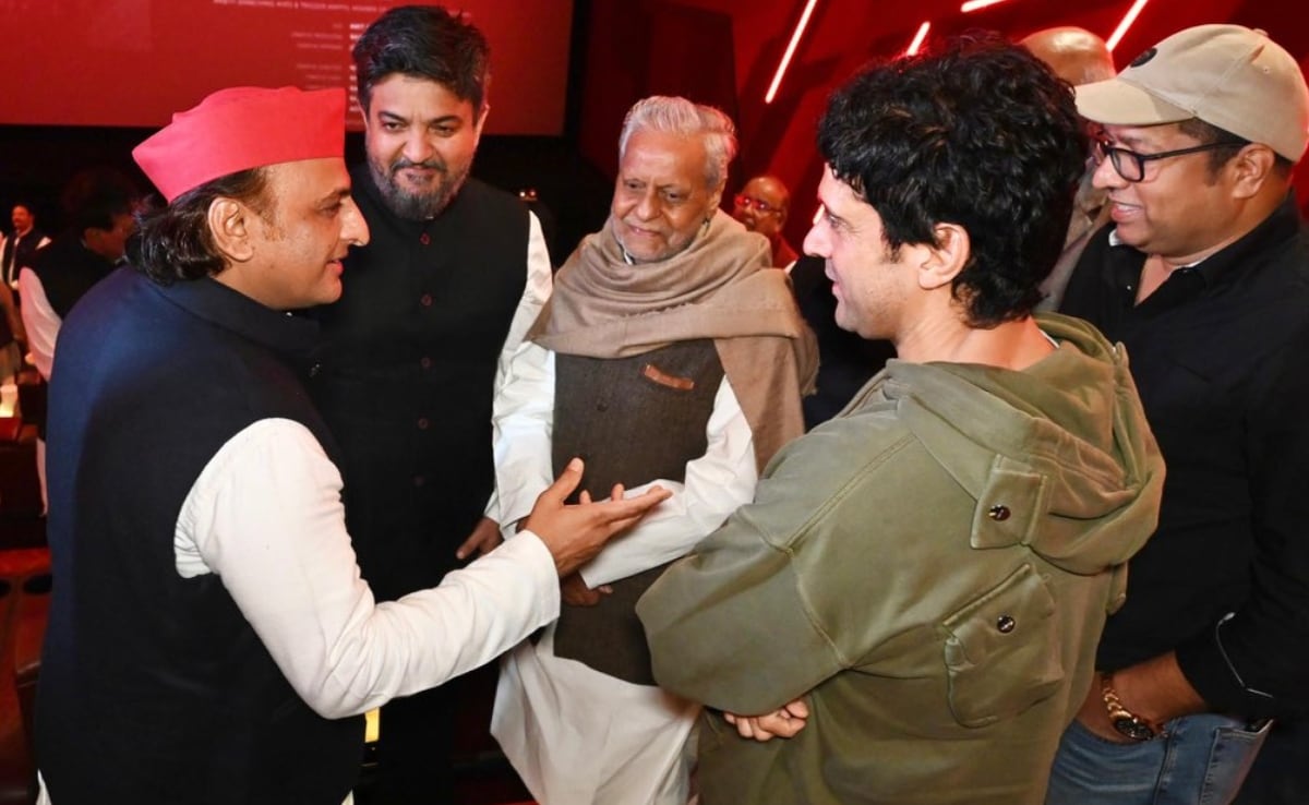 सपा प्रमुख अखिलेश यादव ने सेना में अहीर रेजिमेंट बनाने की मांग की.