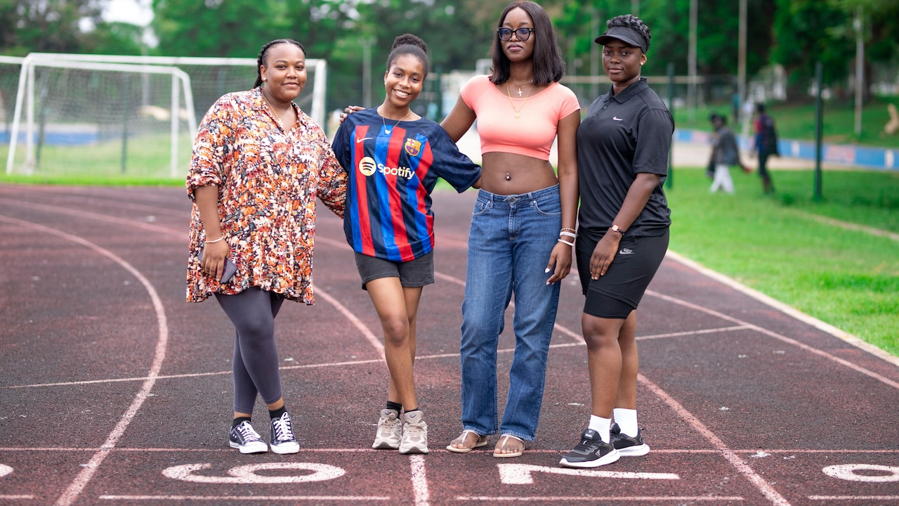 Cotton vs Polyester Track Pants: Which Survives More Washes? Cotton vs Polyester Track Pants: Which Survives More Washes?