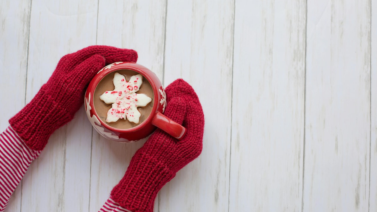 How To Accessorise Winter Outfits: Scarves, Gloves And Everything Warm How To Accessorise Winter Outfits: Scarves, Gloves And Everything Warm