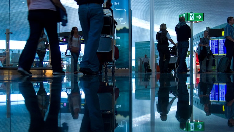 ऐसे कपड़े जैसे सोने जा रहे हों...अमेरिका के मंत्री ने दी एयरपोर्ट पर पैजामा और स्लिपर्स न पहनने की सलाह