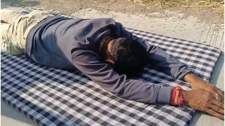 Anta By Election Result 2025: प्रमोद जैन भाया की जीत पर बारां में उत्साह, समर्थक ने बड़ा बालाजी तक की 10 KM की दंडवत यात्रा