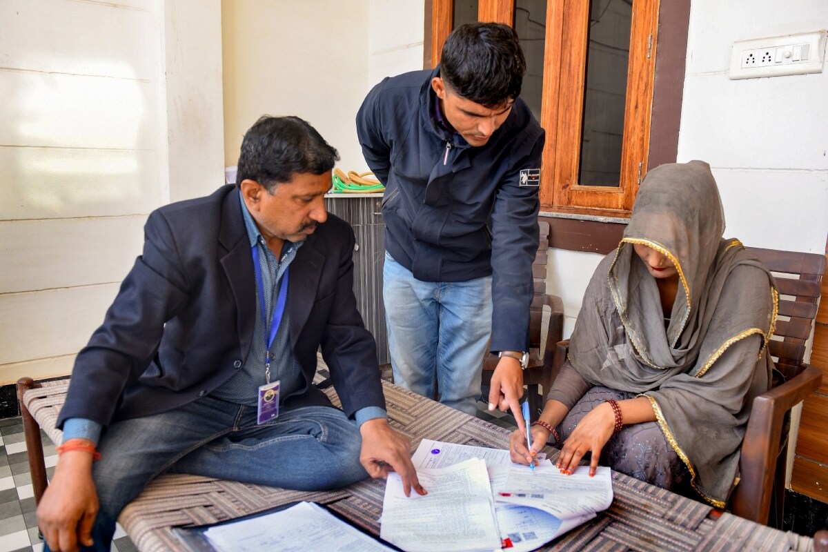 SIR में सबसे आगे राजस्थान, रिकॉर्ड 44 फीसदी वोटर्स तक पहुंचे BLO, 2 करोड़ से ज्यादा डॉक्यूमेंट अपलोड