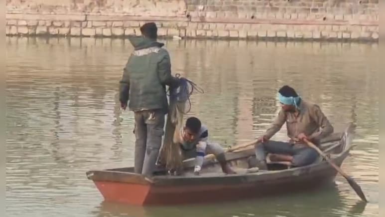 भरतपुर: सुजान गंगा नहर का दूषित पानी मछलियों के लिए बना जानलेवा, हर साल कई क्विंटल मछलियों की मौत