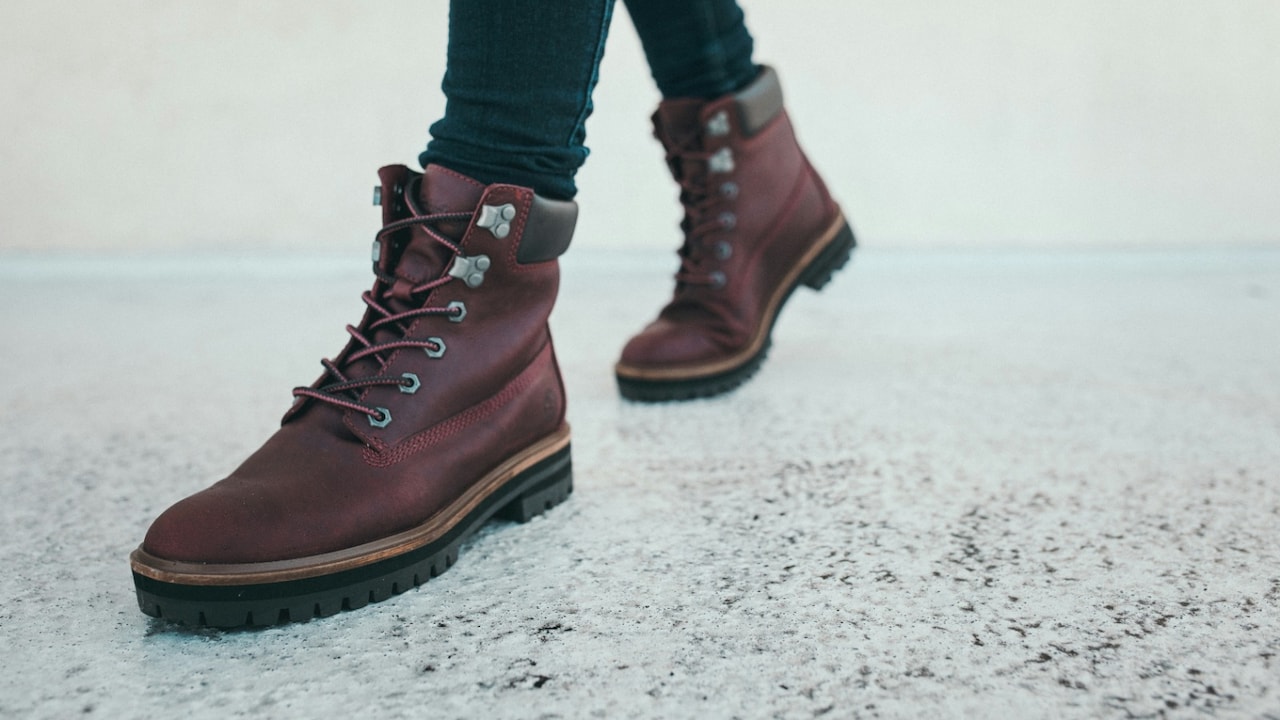7 Best Lightweight Winter Boots For Women To Keep Your Feet Warm And Stylish.