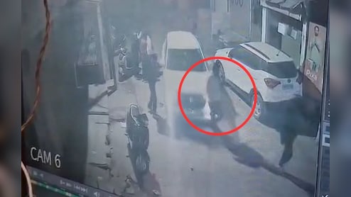 व्यापारी को कार से कुचलने का प्रयास! CCTV में कैद हुई वारदात, आरोपी मौके से फरार