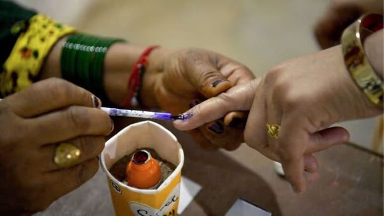 जिन लोगों के हाथ-पैर नहीं होते, उन्हें कहां लगाई जाती है स्याही?