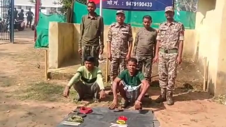 Anti-Naxal Operation: 5 लाख के इनामी दो नक्सली सुकमा पुलिस के चढ़े हत्थे, विस्फोटक भी हुआ बरामद