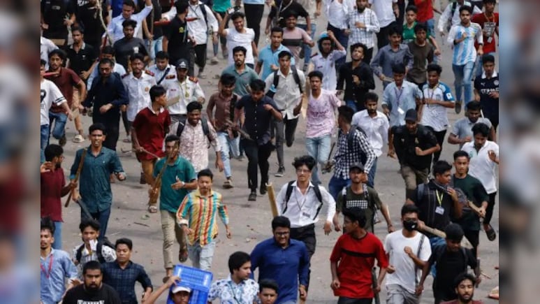 कौन हैं अबुल सरकार? जिनके लिए फिर बांग्लादेश की सड़कों पर उतरे छात्र