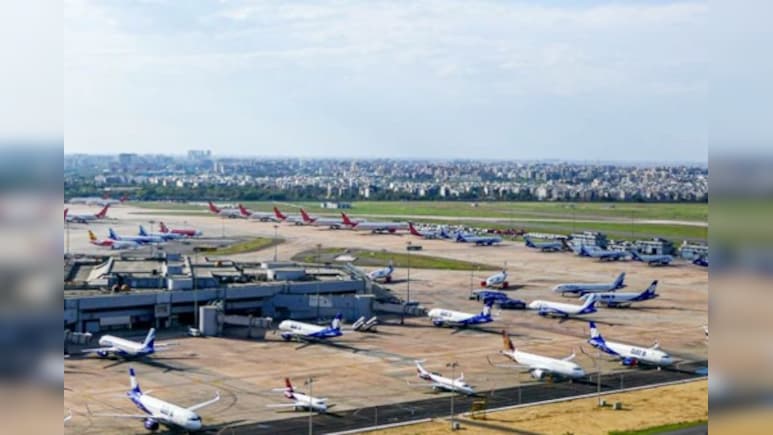 दिल्ली एयरपोर्ट पर विमानों के संचालन में आई दिक्कत, इस वजह से आई दिक्कत 