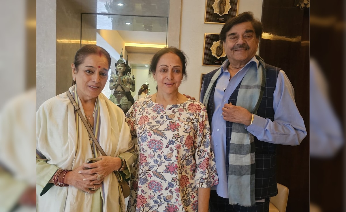 Shatrughan Sinha, Along With Wife Poonam, Meets Family Friend Hema Malini After Dharmendra Was Discharged