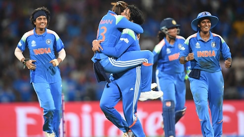 पहली बार विश्व चैंपियन बनी भारतीय महिला क्रिकेट टीम, फाइनल में साउथ अफ्रीका को हराकर रचा इतिहास
