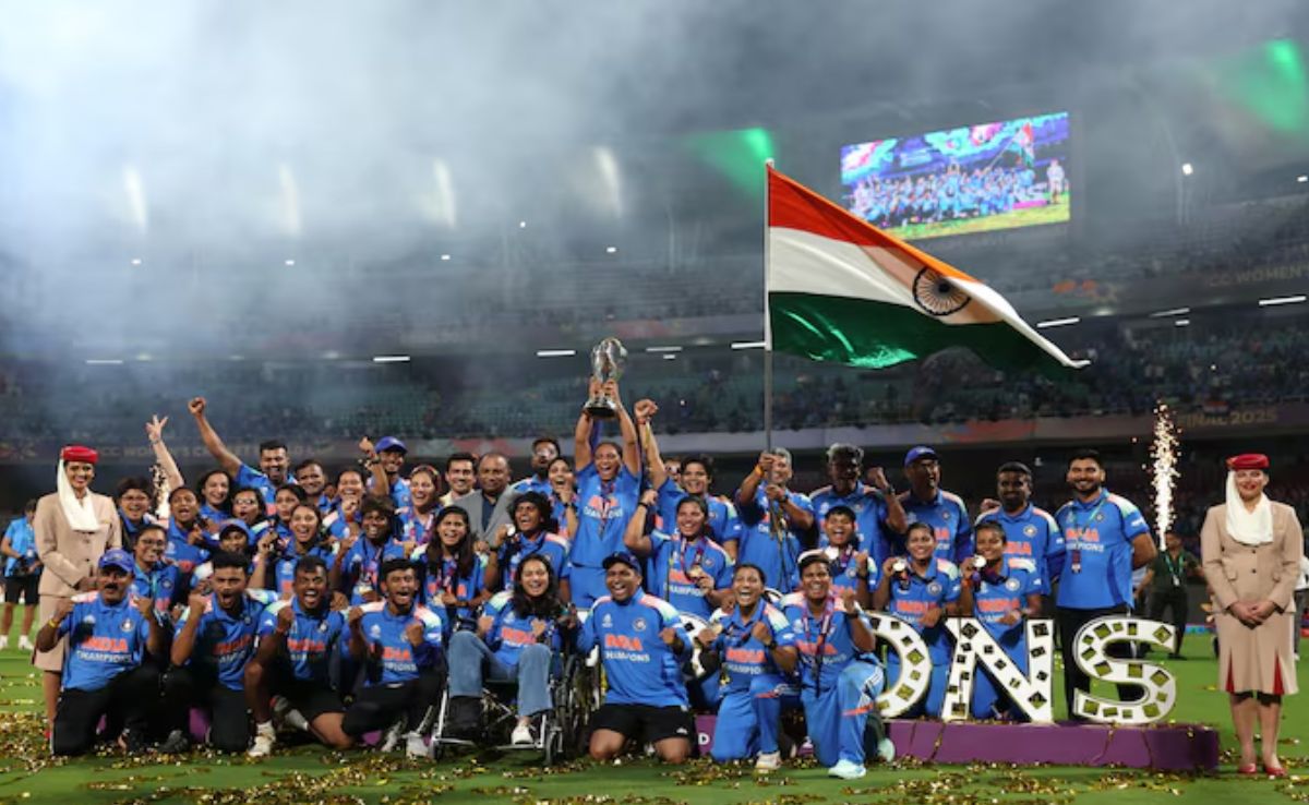 आधी रात को जब दुनिया सो रही थी, हिंदुस्तान की लड़कियां जश्न मना रही थीं