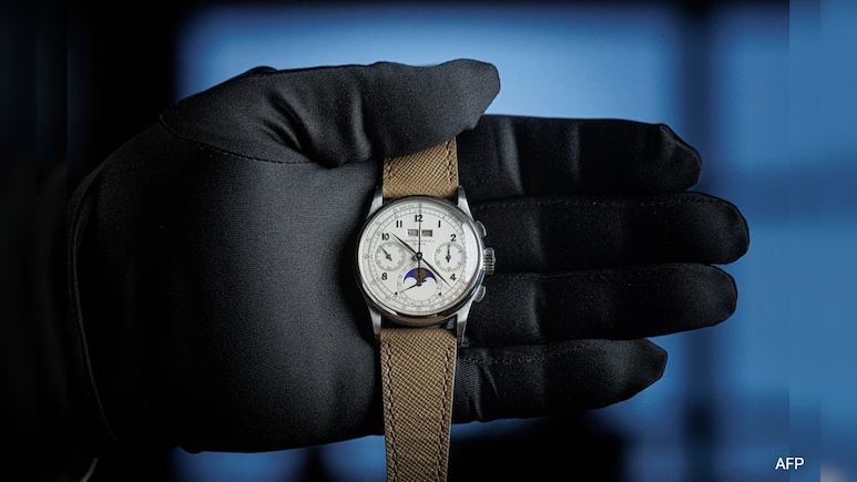 एक घड़ी की कीमत ₹156 करोड़! गोल्ड से भी ज्यादा महंगी क्यों है यह स्टील वॉच? 82 साल पहले इस कंपनी ने बनाया