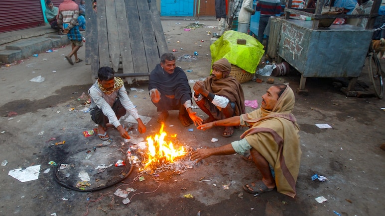 यूपी-दिल्ली में भयंकर सर्दी का अलर्ट! इन इलाकों में सताएगा घना कोहरा, जानें नोएडा, गाजियाबाद का भी वेदर अपडेट