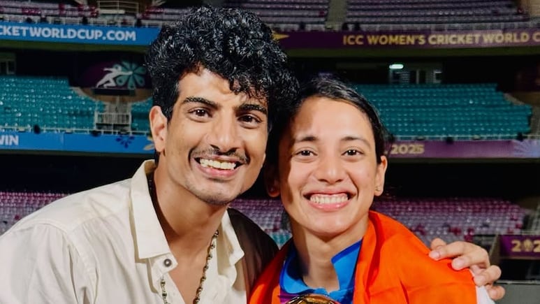 स्मृति मंधाना के बॉयफ्रेंड ने शेयर किया वर्ल्ड कप 2025 की ट्रॉफी के साथ पोस्ट, बोले- मैं  सपना देख रहा हूं?