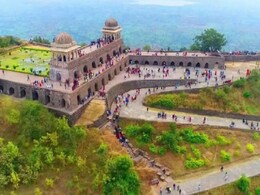 MP का 'ताजमहल' ! 3500 फीट ऊंचाई पर प्यार की गवाही देता ये किला... ऐतिहासिक इमारत के बीच दफन है अमर प्रेम कहानी