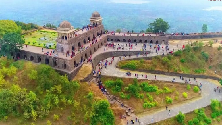 MP का 'ताजमहल' ! 3500 फीट ऊंचाई पर प्यार की गवाही देता ये किला... ऐतिहासिक इमारत के बीच दफन है अमर प्रेम कहानी