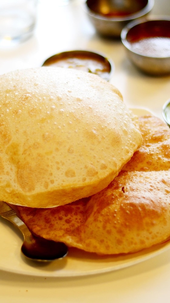 1 पुरी में कितनी कैलोरी होती है?