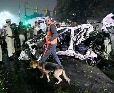 दिल्ली बम धमाके का दुबई से जुड़ सकते हैं तार, आरोपी आदिल के भाई ने दो महीने पहले की थी यात्रा