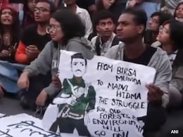 हिडमा का पोस्टर.. पुलिसवालों पर चिली स्प्रे, 22 गिरफ्तार, दिल्ली में प्रदूषण पर प्रदर्शन के पीछे की पूरी कहानी