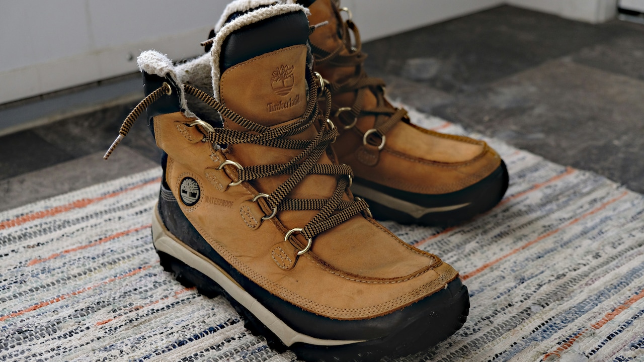 Explore sturdy men's boots under ₹5,000 featured in the Black Friday Sale