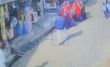 VIDEO: राजस्थान में चलते-चलते अचानक सड़क पर गिरा युवक, चली गई जान; सामान खरीदने गया था बाजार