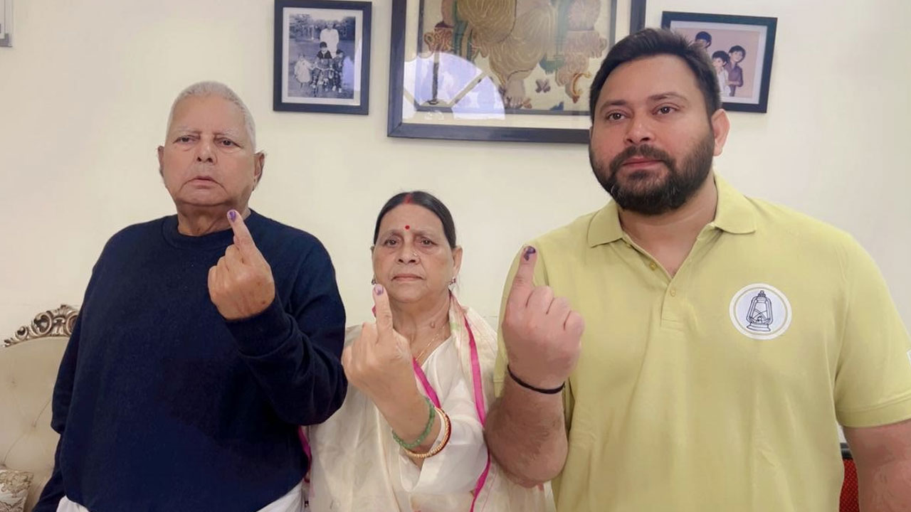 Lalu Yadav, Tejashwi Early Voters As 121 Bihar Seats Go To Polls In Phase 1