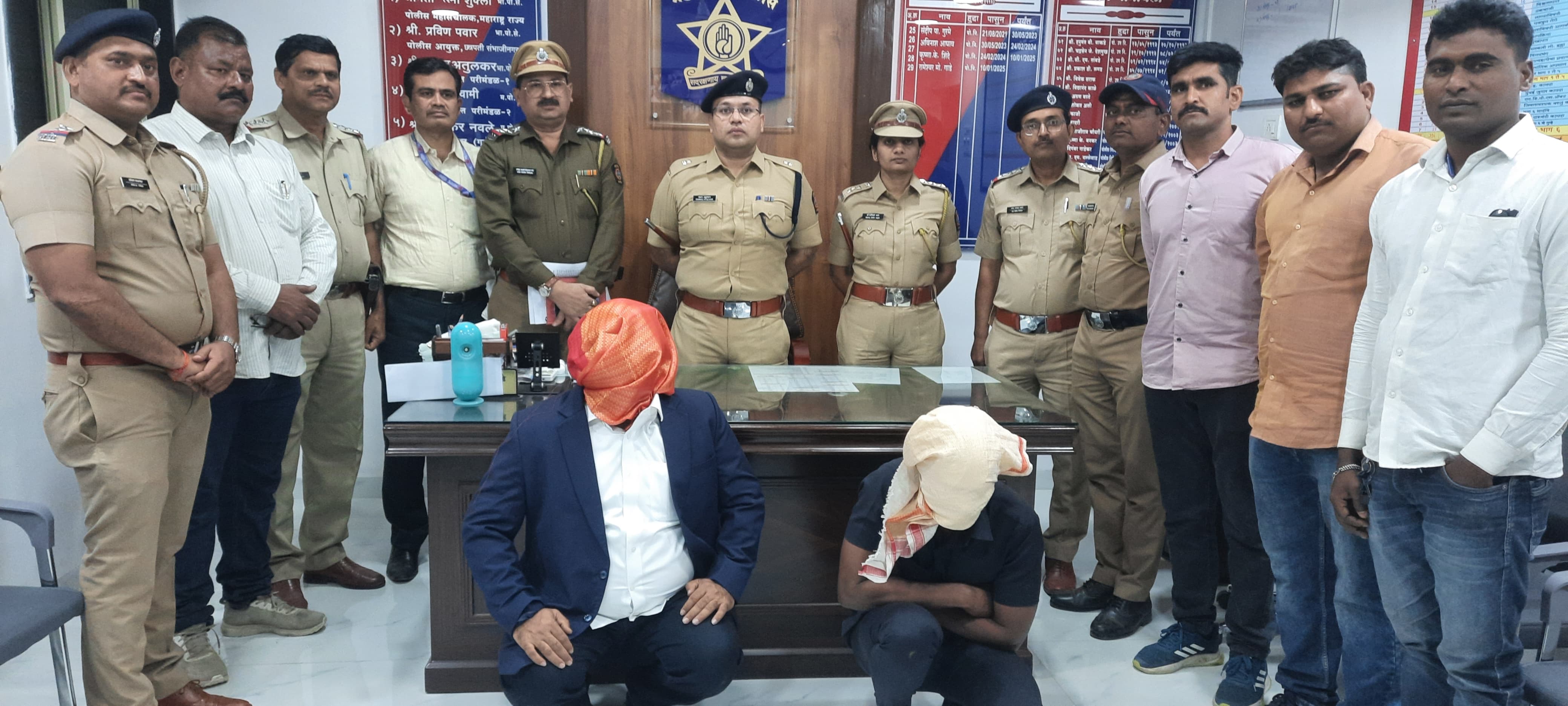 CM फडणवीस के प्रोग्राम में PMO अधिकारी बन रौब झाड़ रहा था शख्‍स, जब खुला राज तो पहुंचा हवालात