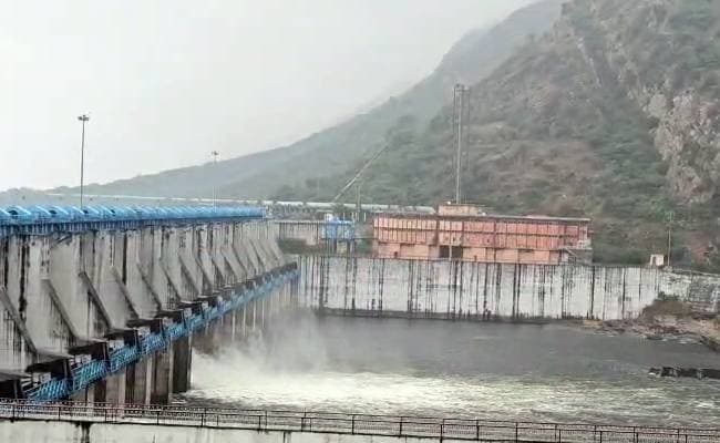Rajasthan: नवंबर में भी टोंक के बीसलपुर और ईसरदा बांध के गेट खुले, बनास नदी में तेज बहाव जारी