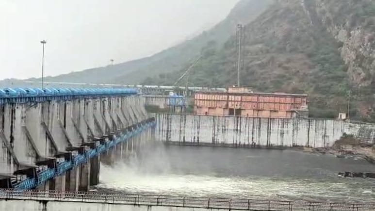 Rajasthan: नवंबर में भी टोंक के बीसलपुर और ईसरदा बांध के गेट खुले, बनास नदी में तेज बहाव जारी