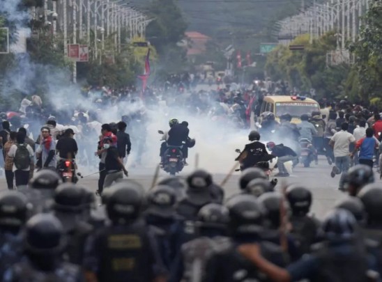 नेपाल में तख्तापलट के बाद इतनी जल्दी फिर क्यों सड़क पर उतरे Gen Z