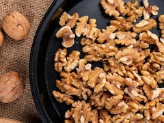 From Walnuts To Tomatoes: Nutritionist Shares 5 Foods For 5 Common Skin Problems