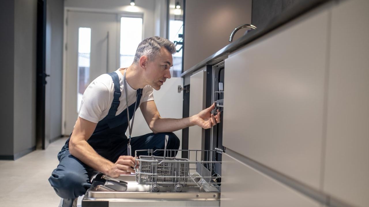 Top 5 Dishwashers That Fit Into Compact Indian Kitchens Top 5 Dishwashers That Fit Into Compact Indian Kitchens