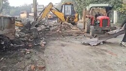 Rajasthan: गंगापुर सिटी में बुलडोजर एक्शन, 31 कियोस्क गिराए,व्यापारियों के सामने खड़ा हुआ रोजी-रोटी का संकट
